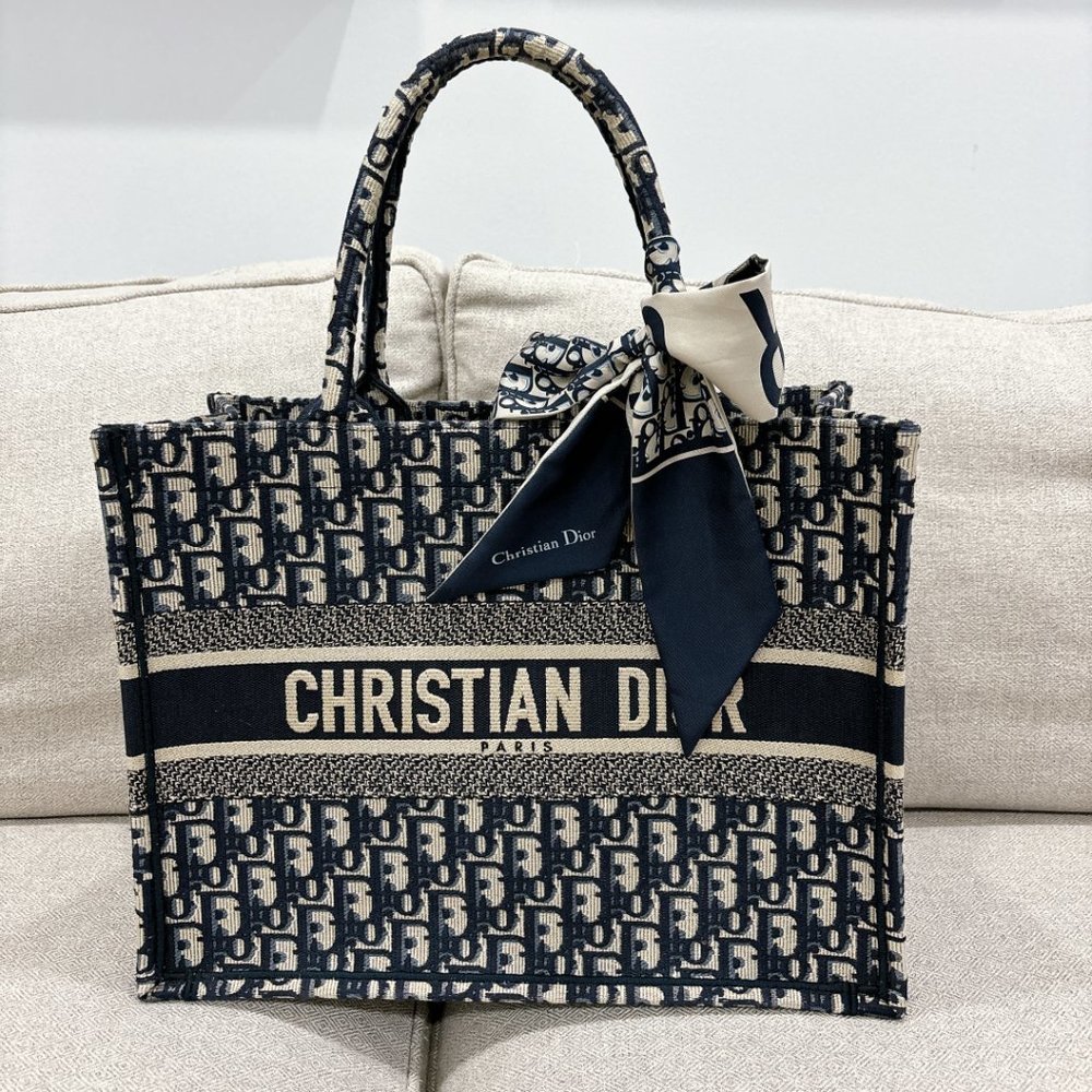 90% NEW BOOKTOTE, DIOR MEDIUM SIZE PICTURE UPDATED - Picture 2 of 10